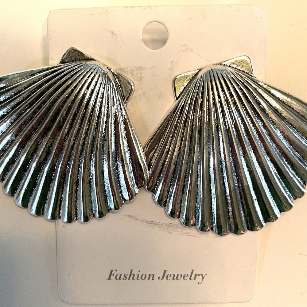 Chic Scallop Shell Earrings